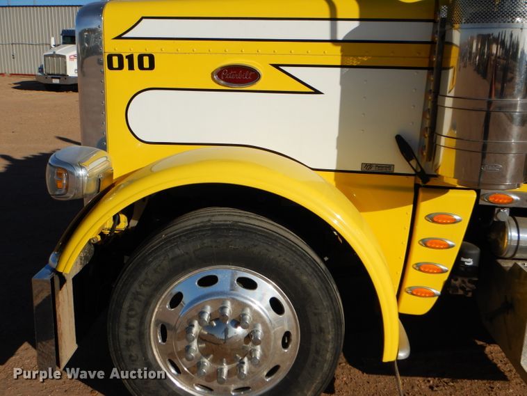 image for item DG0267 2013 Peterbilt 388 semi truck