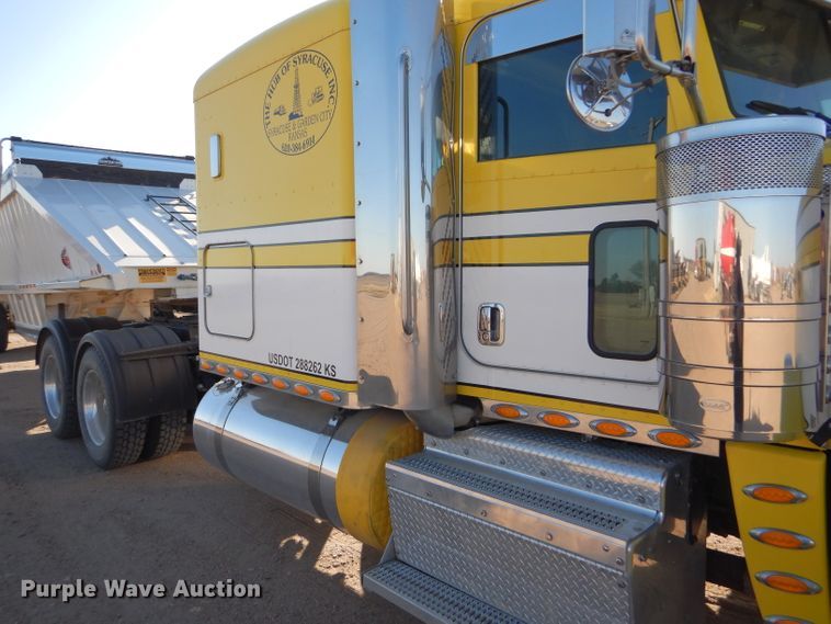 image for item DG0267 2013 Peterbilt 388 semi truck