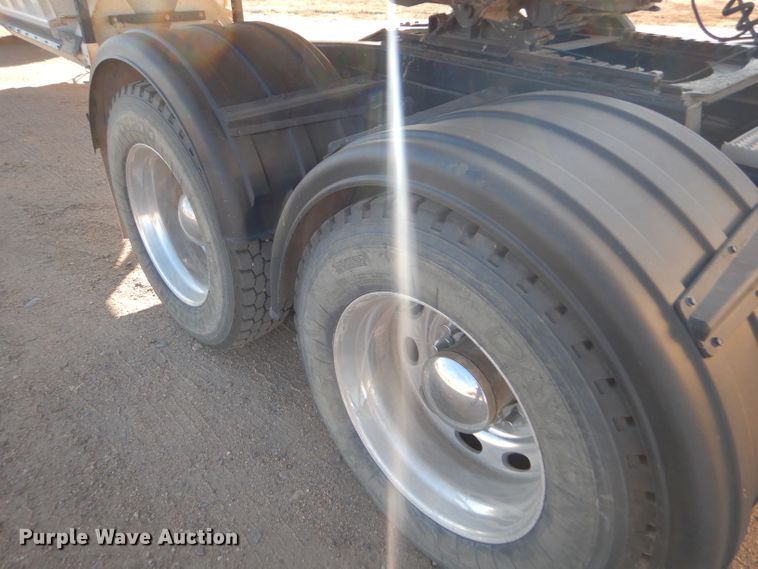 image for item DG0267 2013 Peterbilt 388 semi truck