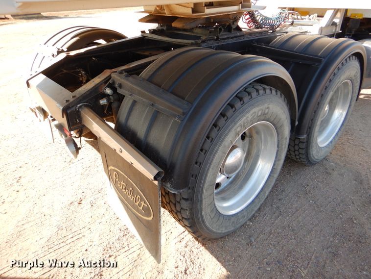image for item DG0267 2013 Peterbilt 388 semi truck