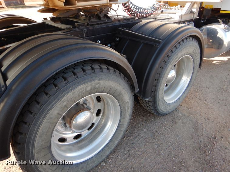 image for item DG0267 2013 Peterbilt 388 semi truck