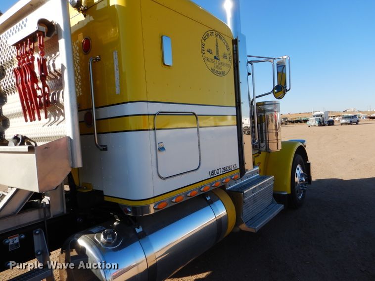 image for item DG0267 2013 Peterbilt 388 semi truck