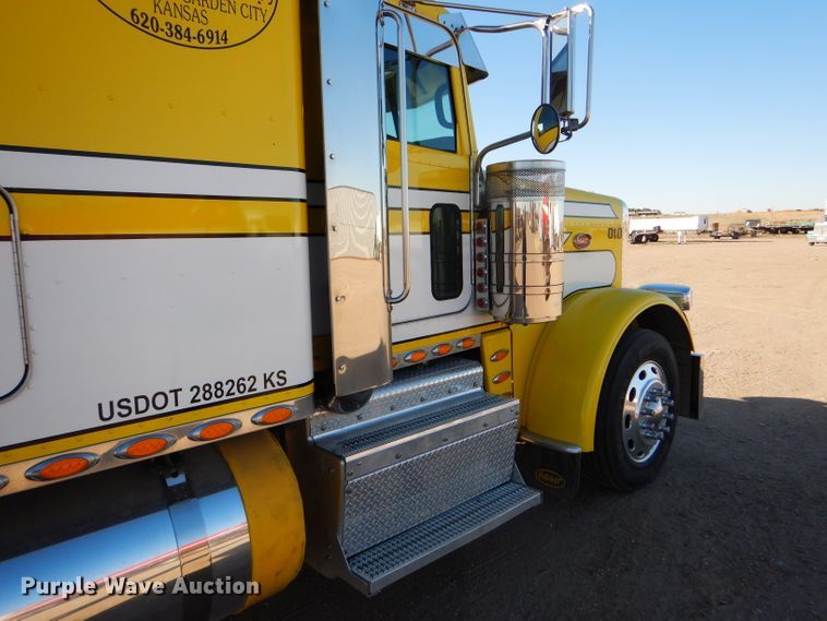 image for item DG0267 2013 Peterbilt 388 semi truck