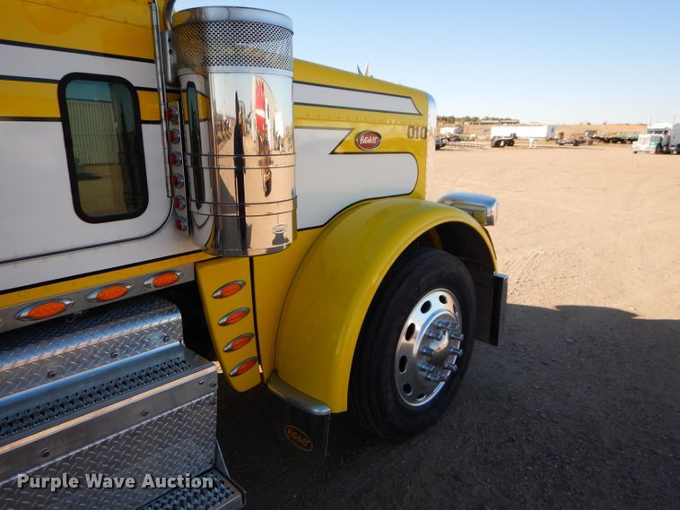 image for item DG0267 2013 Peterbilt 388 semi truck