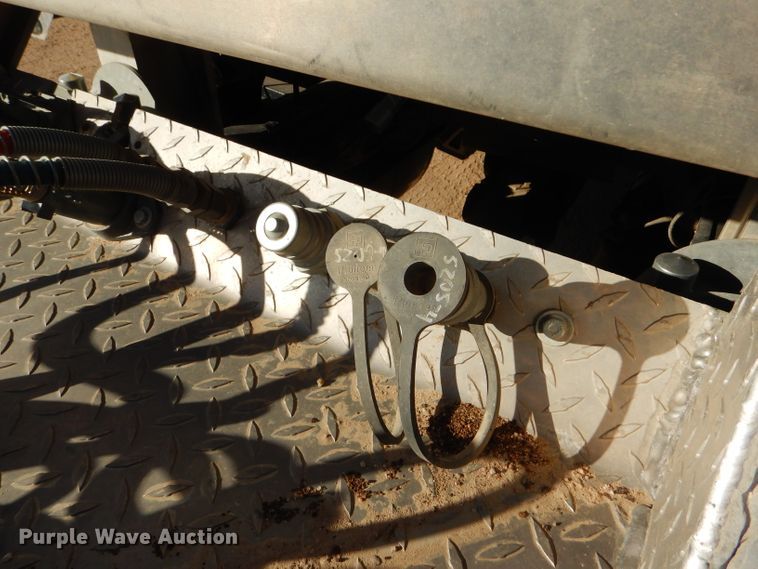 image for item DG0267 2013 Peterbilt 388 semi truck