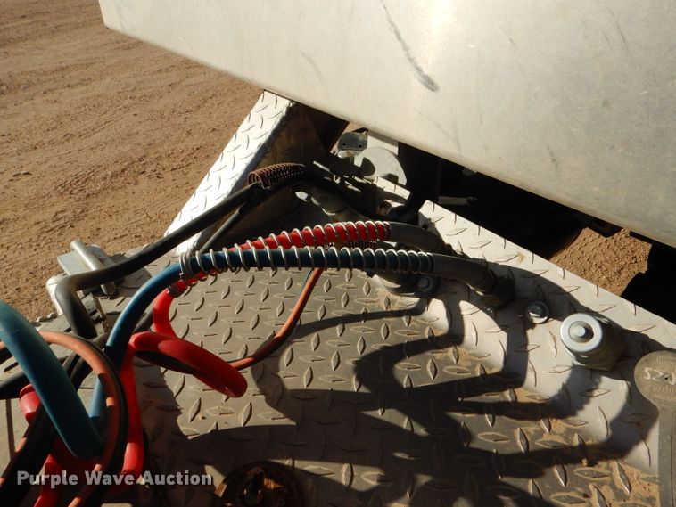 image for item DG0267 2013 Peterbilt 388 semi truck