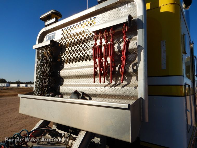 image for item DG0267 2013 Peterbilt 388 semi truck