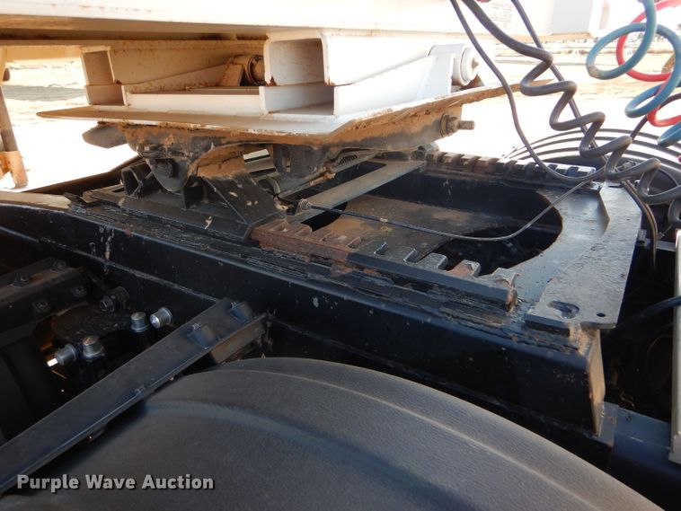 image for item DG0267 2013 Peterbilt 388 semi truck