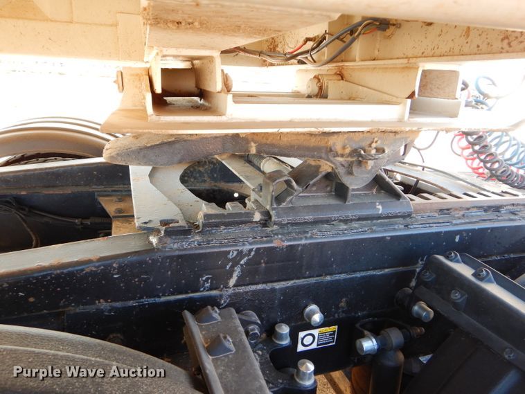 image for item DG0267 2013 Peterbilt 388 semi truck