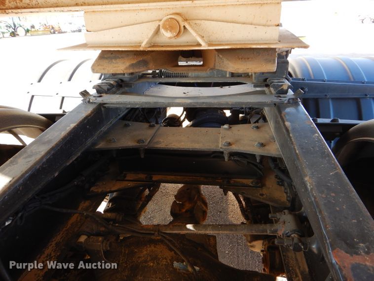 image for item DG0267 2013 Peterbilt 388 semi truck