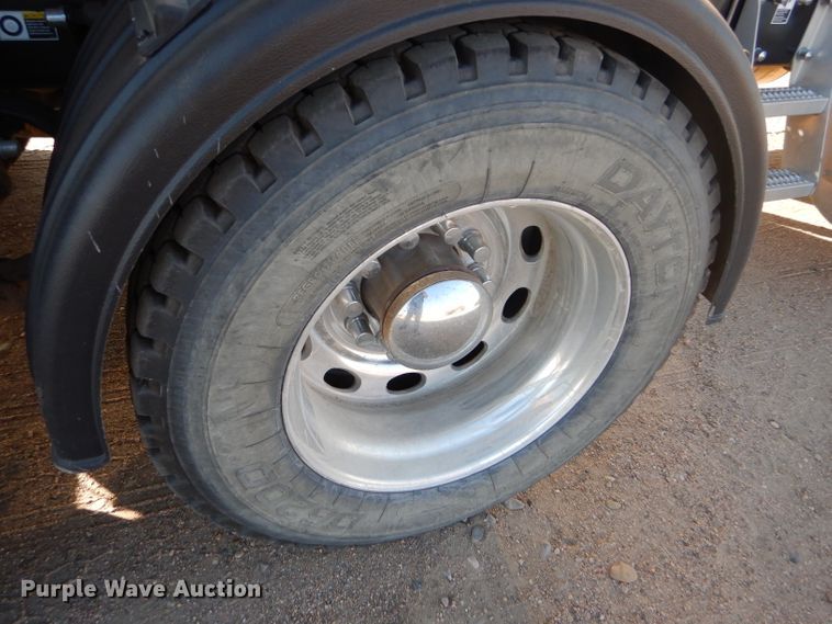 image for item DG0267 2013 Peterbilt 388 semi truck