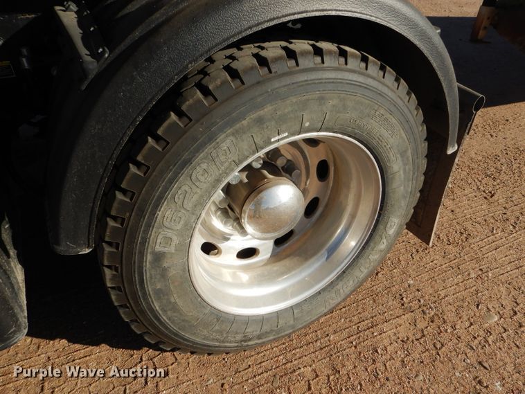 image for item DG0267 2013 Peterbilt 388 semi truck