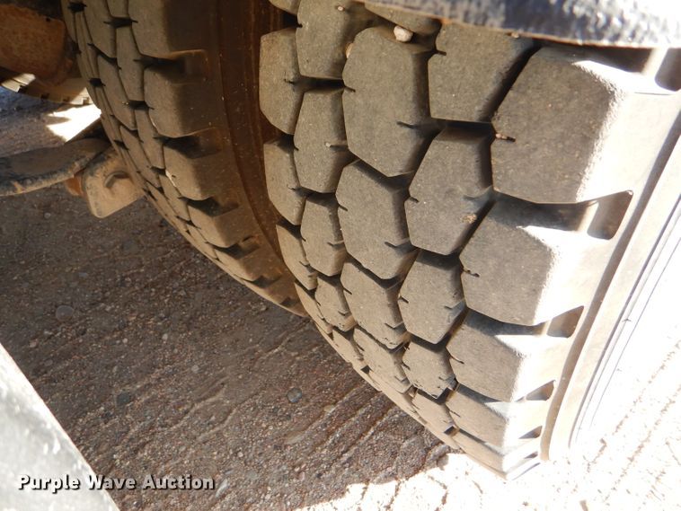 image for item DG0267 2013 Peterbilt 388 semi truck