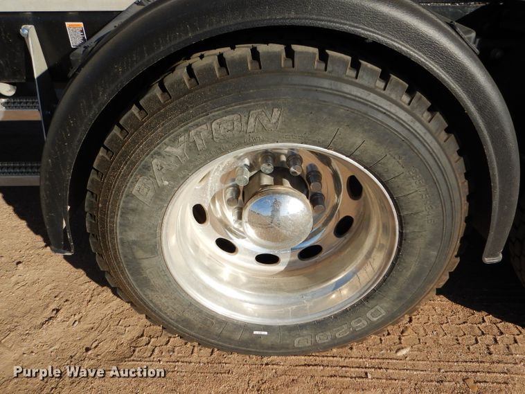 image for item DG0267 2013 Peterbilt 388 semi truck