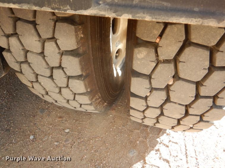 image for item DG0267 2013 Peterbilt 388 semi truck