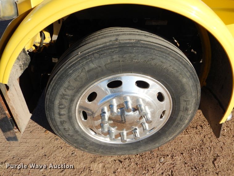 image for item DG0267 2013 Peterbilt 388 semi truck