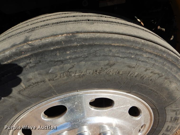 image for item DG0267 2013 Peterbilt 388 semi truck