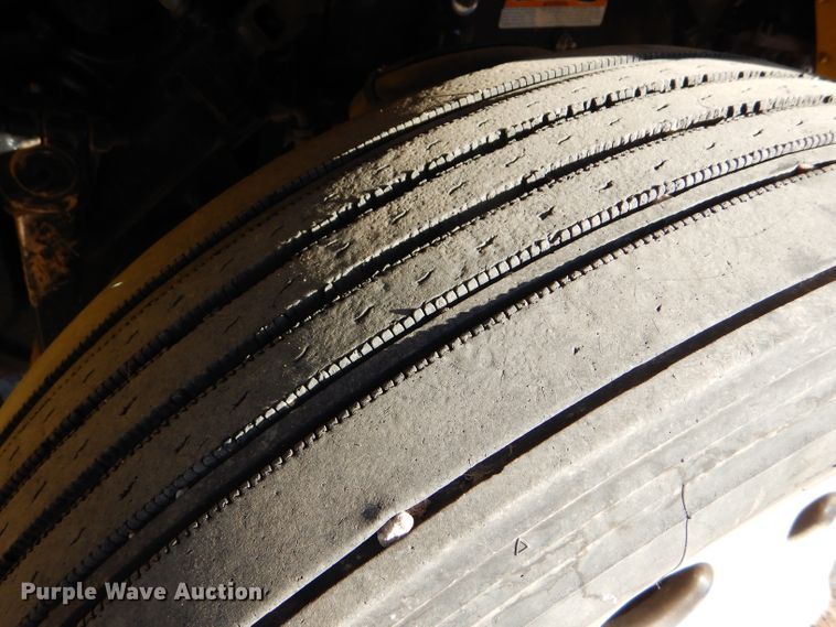 image for item DG0267 2013 Peterbilt 388 semi truck