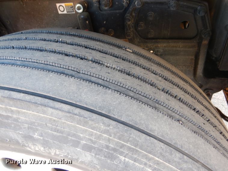 image for item DG0267 2013 Peterbilt 388 semi truck