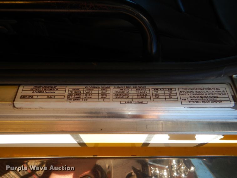 image for item DG0267 2013 Peterbilt 388 semi truck