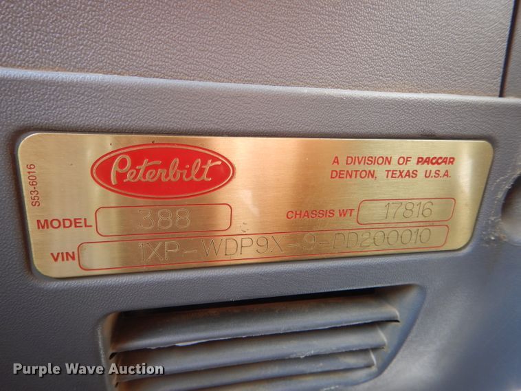 image for item DG0267 2013 Peterbilt 388 semi truck