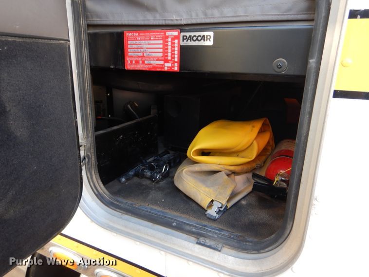 image for item DG0267 2013 Peterbilt 388 semi truck