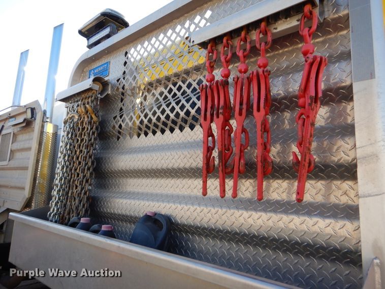 image for item DG0267 2013 Peterbilt 388 semi truck