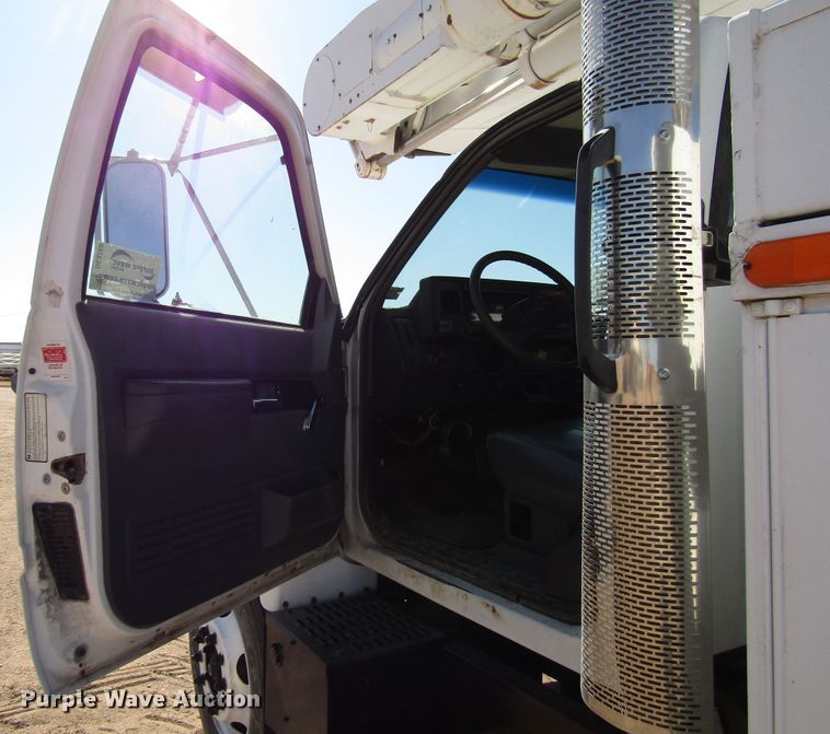 image for item DG0268 1997 GMC C8500 bucket truck