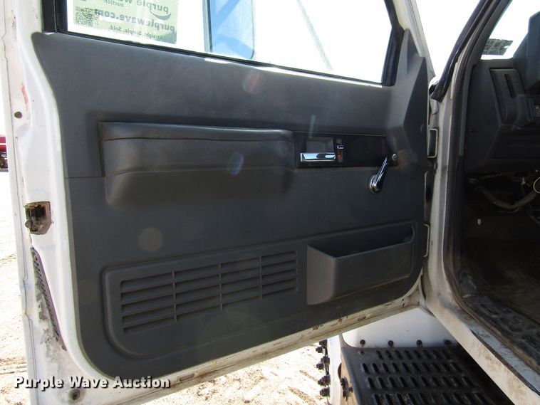 image for item DG0268 1997 GMC C8500 bucket truck