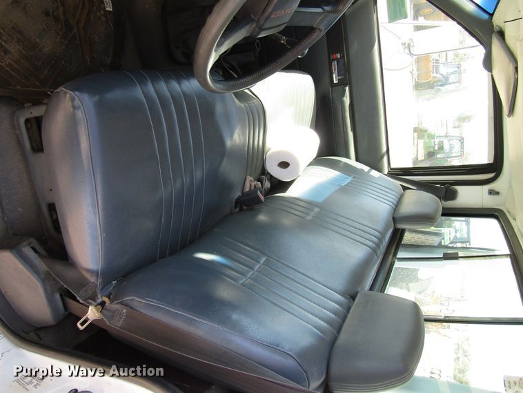 image for item DG0268 1997 GMC C8500 bucket truck