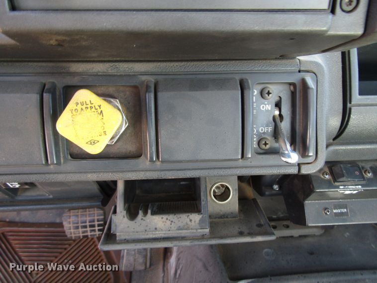 image for item DG0268 1997 GMC C8500 bucket truck