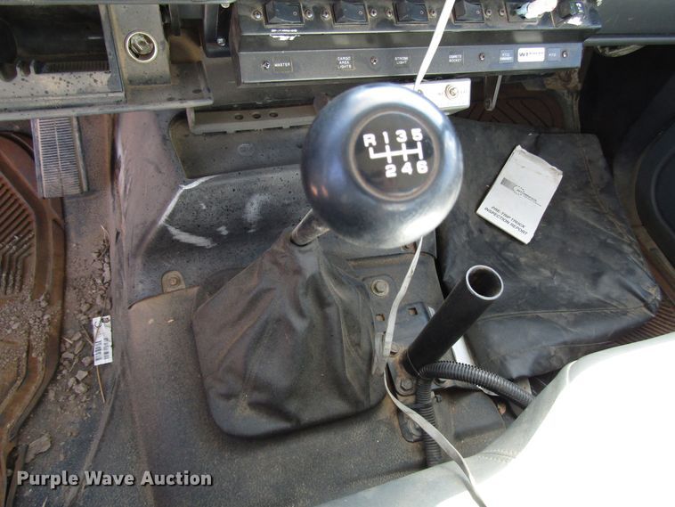 image for item DG0268 1997 GMC C8500 bucket truck