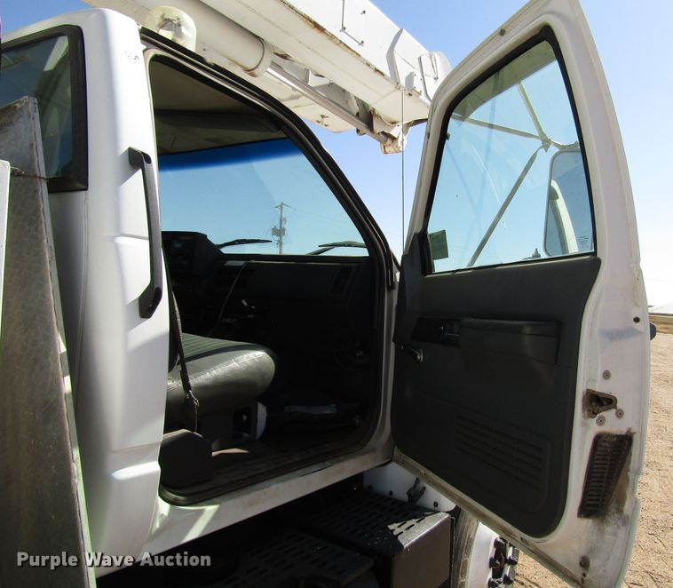 image for item DG0268 1997 GMC C8500 bucket truck