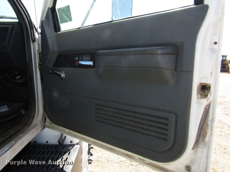 image for item DG0268 1997 GMC C8500 bucket truck