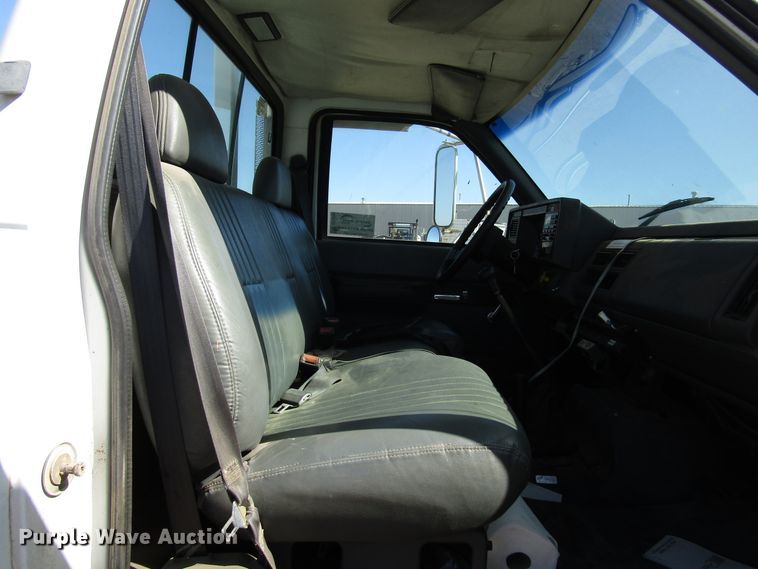 image for item DG0268 1997 GMC C8500 bucket truck