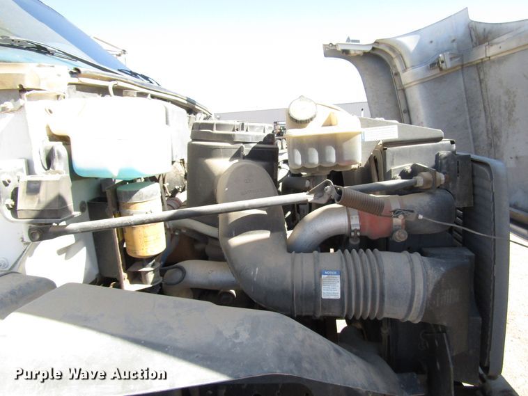 image for item DG0268 1997 GMC C8500 bucket truck