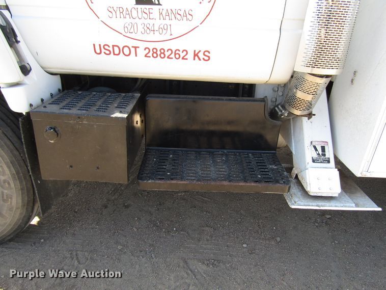 image for item DG0268 1997 GMC C8500 bucket truck