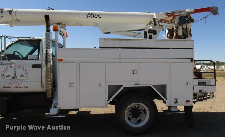 image for item DG0268 1997 GMC C8500 bucket truck