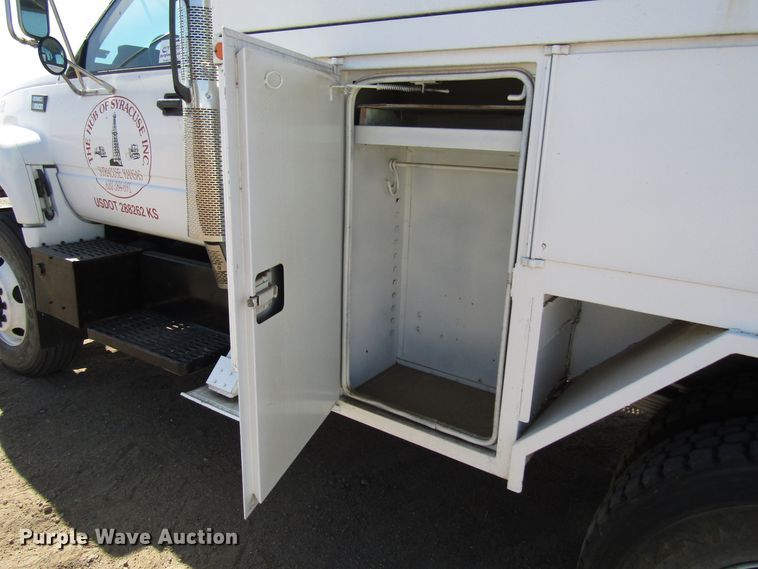 image for item DG0268 1997 GMC C8500 bucket truck