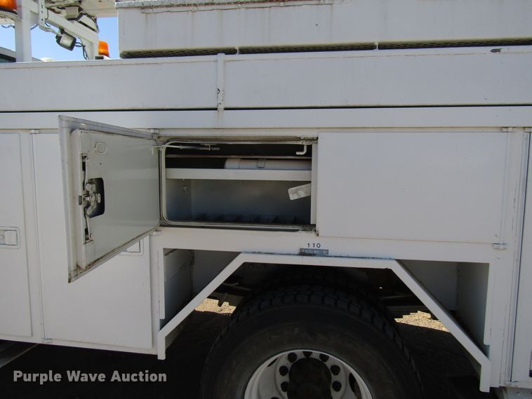 image for item DG0268 1997 GMC C8500 bucket truck