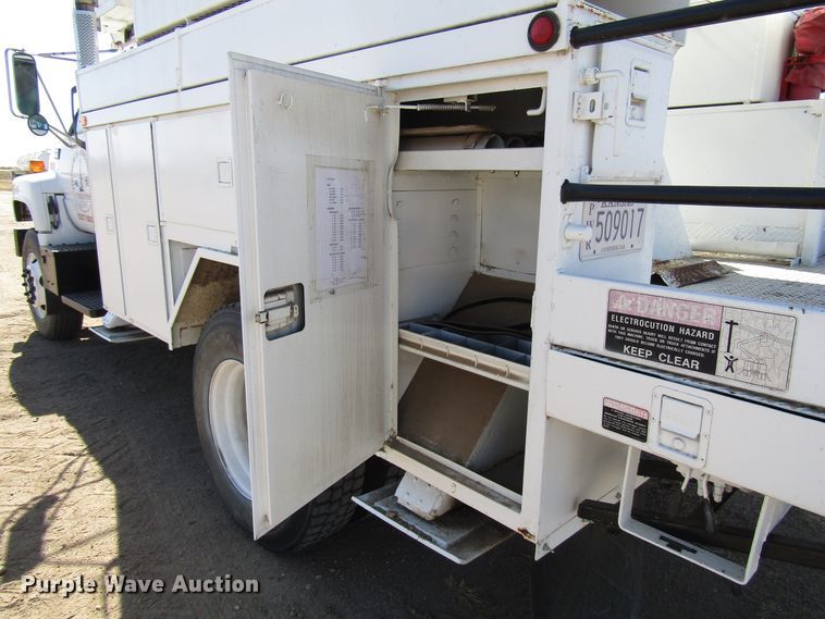 image for item DG0268 1997 GMC C8500 bucket truck