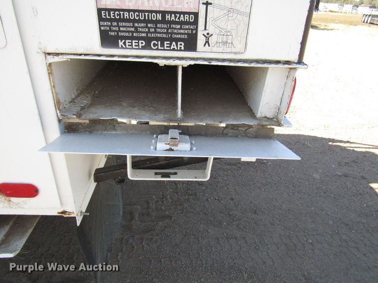 image for item DG0268 1997 GMC C8500 bucket truck