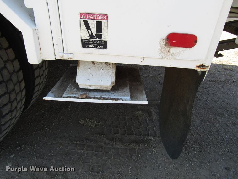 image for item DG0268 1997 GMC C8500 bucket truck