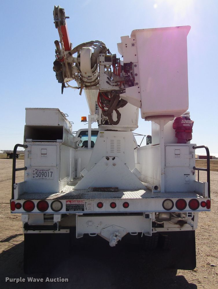 image for item DG0268 1997 GMC C8500 bucket truck