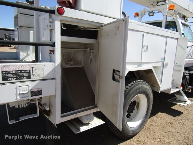 image for item DG0268 1997 GMC C8500 bucket truck