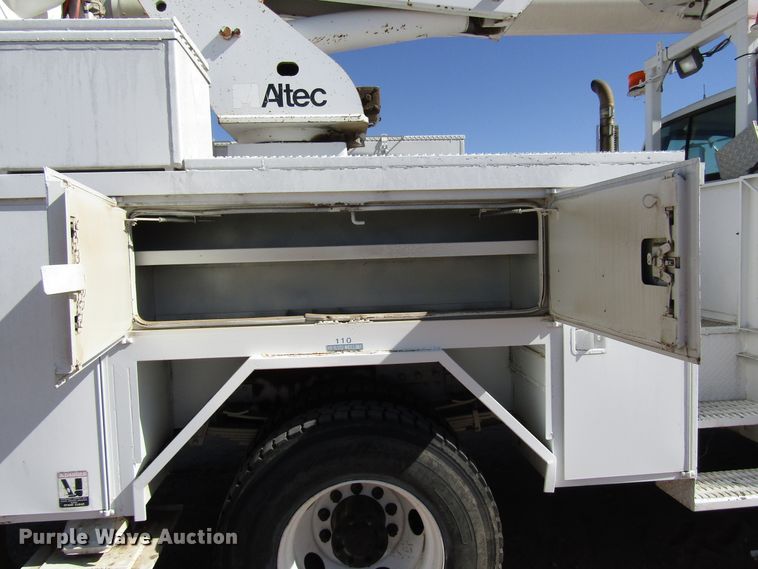 image for item DG0268 1997 GMC C8500 bucket truck