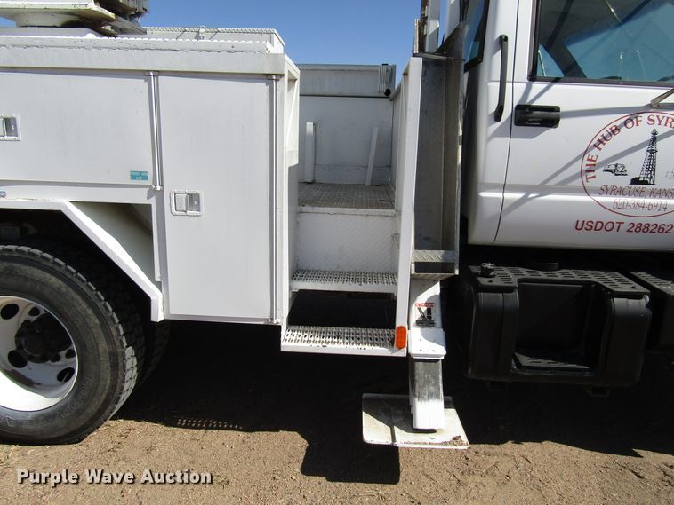 image for item DG0268 1997 GMC C8500 bucket truck