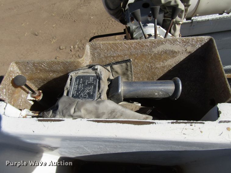 image for item DG0268 1997 GMC C8500 bucket truck