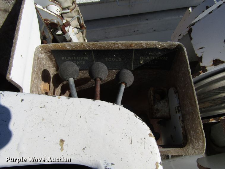 image for item DG0268 1997 GMC C8500 bucket truck