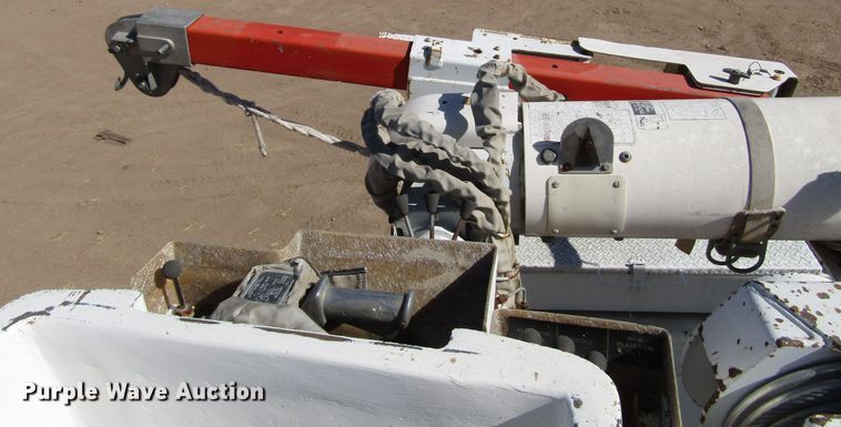 image for item DG0268 1997 GMC C8500 bucket truck